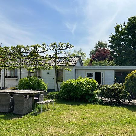 Tiny House In Tuin Van De Statige Villa Mariahof Dordrecht Exterior photo
