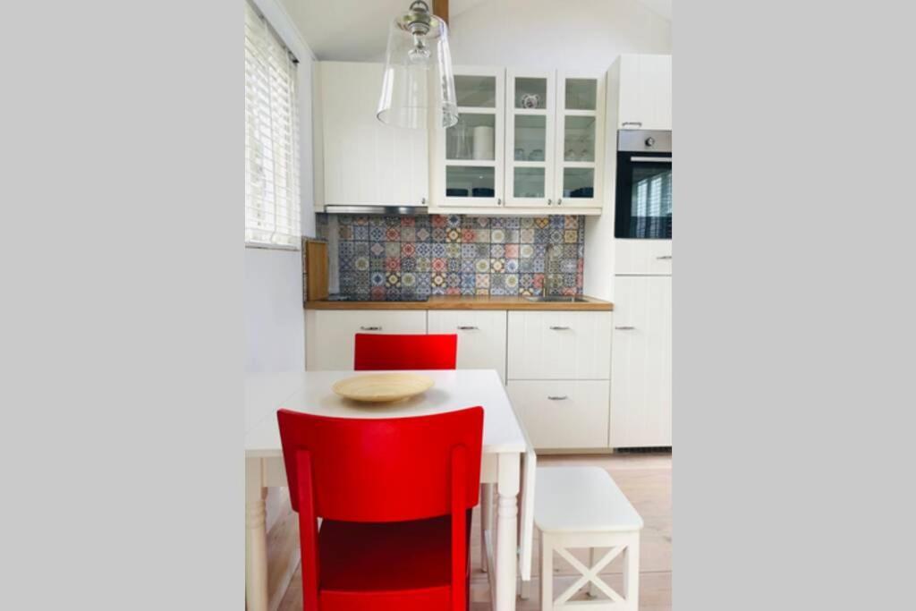 Tiny House In Tuin Van De Statige Villa Mariahof Dordrecht Exterior photo